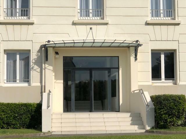 3* Vue Parking Regina Et Golf Apartment *